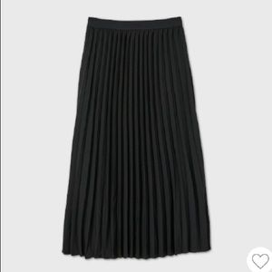 Black pleated Midi
